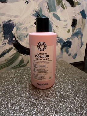 *NEW*10.1oz*Maria Nila* Luminous Colour Conditioner - Pink Bottle